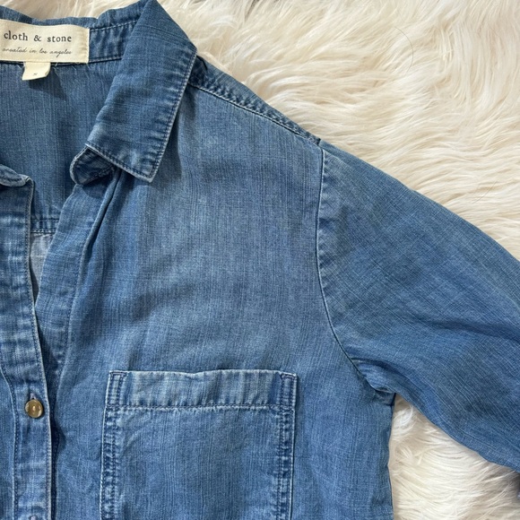 Cloth & Stone Chambray Top - Picture 4 of 6